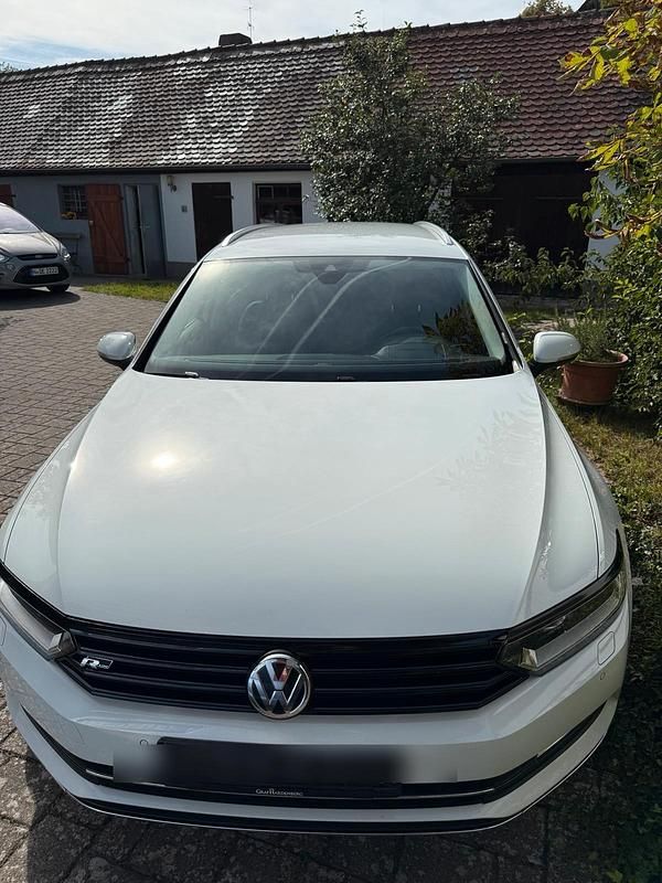 Weiß Gebraucht 2016 VW Passat Highline Kombi | 12.000 € (Fairer Preis) - Bild 1/4