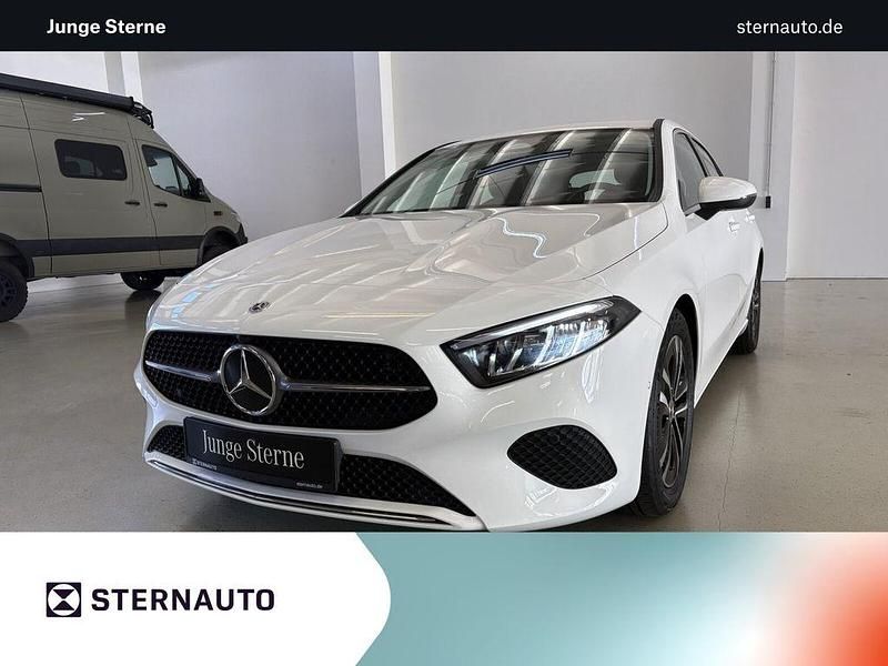 Unilack polarweiß Gebraucht 2024 Mercedes A180 Progressive Limousine | 27.480 € (Guter Preis) - Bild 1/4