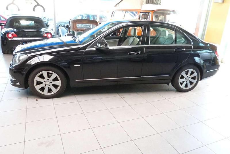 Gebraucht Mercedes C200 136 PS (100 kW) 2011 Obsidianschwarz  metalliclack Limousine