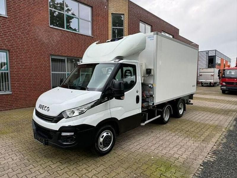 White ic 194 Gebraucht 2018 Iveco Daily Van | 44.029 € - Bild 1/4