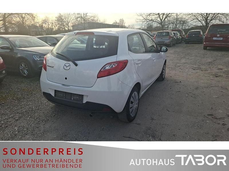 Gebraucht Mazda 2 Active 75 PS (55 kW) 2011 Arachneweiß metallic Kleinwagen