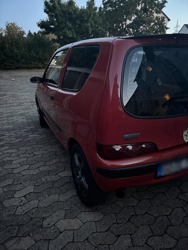 Rot Gebraucht 2002 Fiat Seicento Kleinwagen | 950 € (Fairer Preis) - Bild 1/4