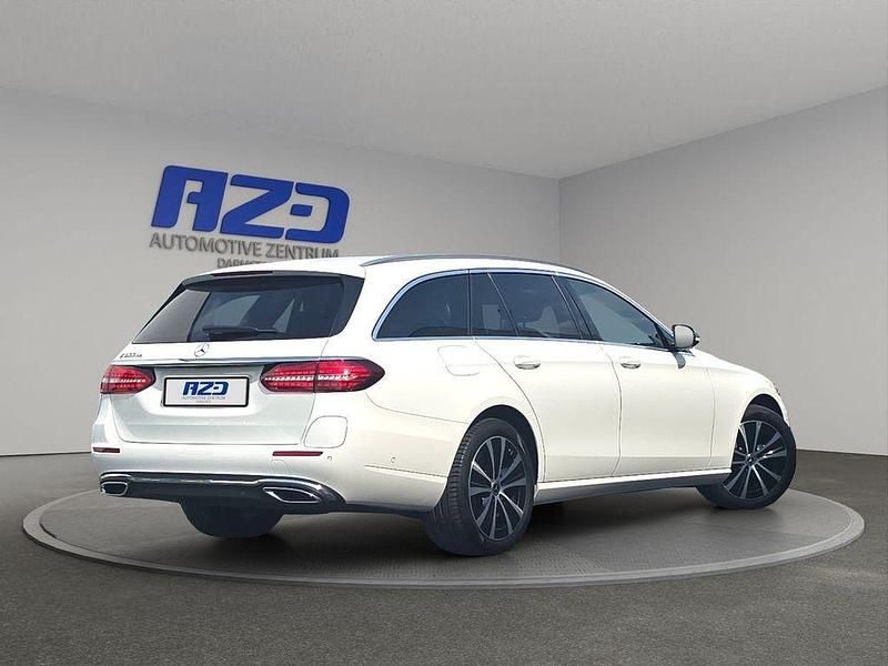 Gebraucht Mercedes E300 306 PS (225 kW) 2022 Weiß Kombi