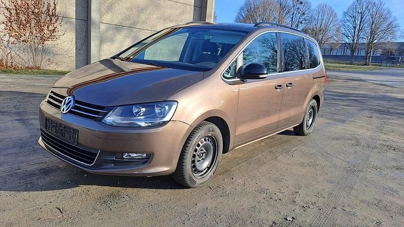 Braun Gebraucht 2012 VW Sharan Match Van / Kleinbus | 8.800 € (Superpreis) - Bild 1/4