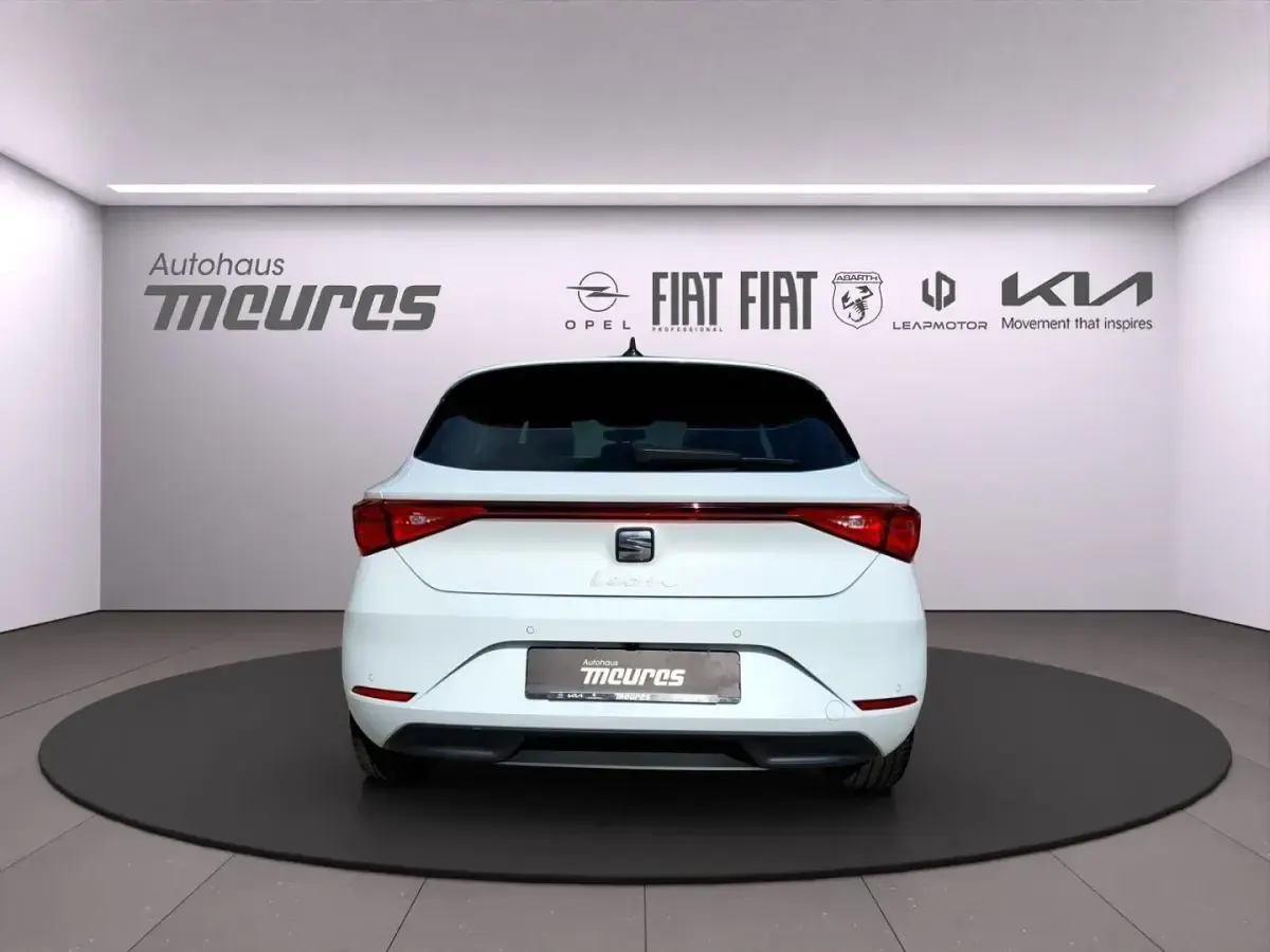 Gebraucht Seat Leon Style 150 PS (110 kW) 2024 Weiß Limousine
