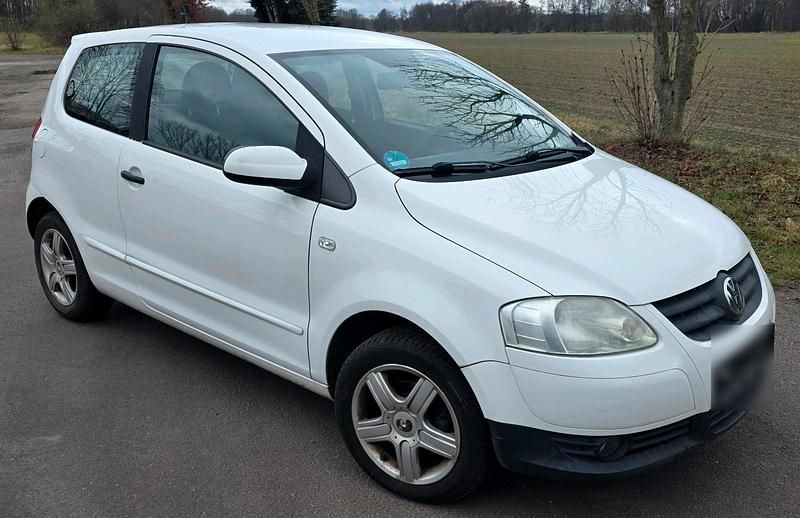 Gebraucht VW Fox 54 PS (39 kW) 2010 Weiß Kleinwagen