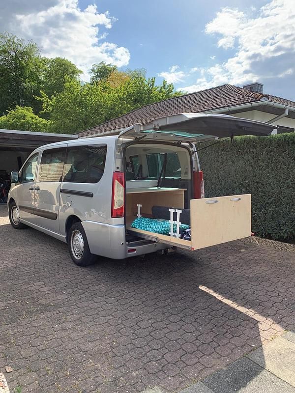 Gebraucht Peugeot TePee 163 PS (119 kW) 2012 Silber Van / Kleinbus