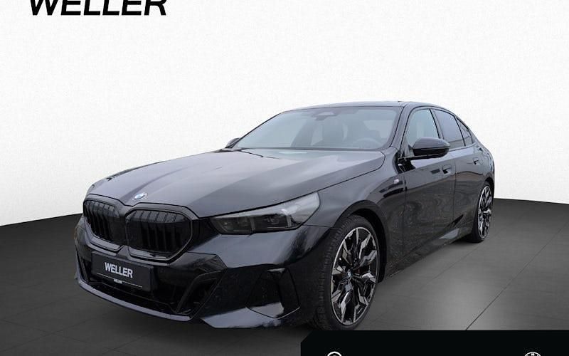 Schwarz Gebraucht 2025 BMW 520 Comfort Edition Limousine | 53.450 € (Superpreis) - Bild 1/4