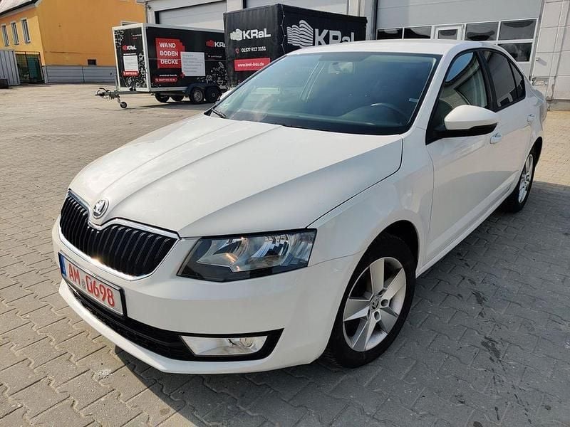 Gebraucht Skoda Octavia Ambition 140 PS (102 kW) 2013 Weiß Limousine
