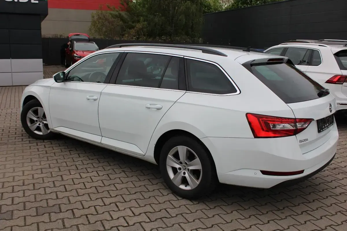 Gebraucht Skoda Superb Ambition 150 PS (110 kW) 2016 Weiß Kombi