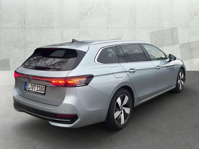Gebraucht VW Passat Elegance 150 PS (110 kW) 2025 Silber Kombi