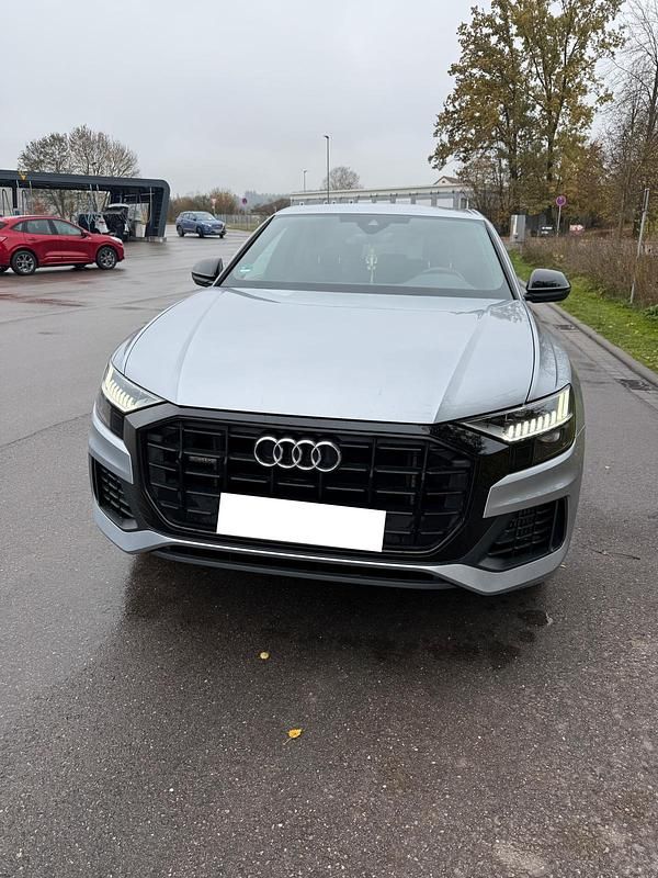 Silber Gebraucht 2021 Audi Q8 SUV | 55.000 € (Fairer Preis) - Bild 1/4