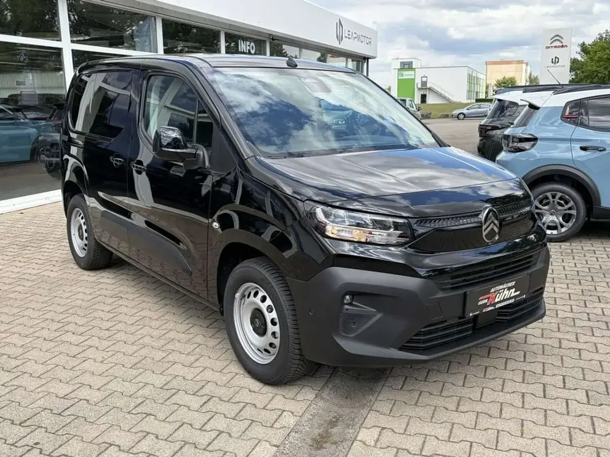 Neu Citroën Berlingo 131 PS (96 kW) 2026 Perlaneraschwarz Van / Kleinbus