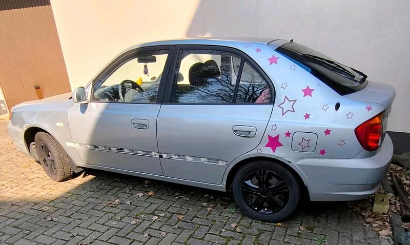 Gebraucht Hyundai Accent 84 PS (61 kW) 2003 Silber Limousine