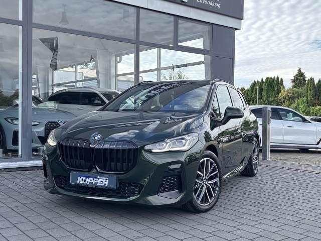 Grün Gebraucht 2024 BMW 218 Active Tourer M Sport Van / Kleinbus | 29.700 € (Guter Preis) - Bild 1/4