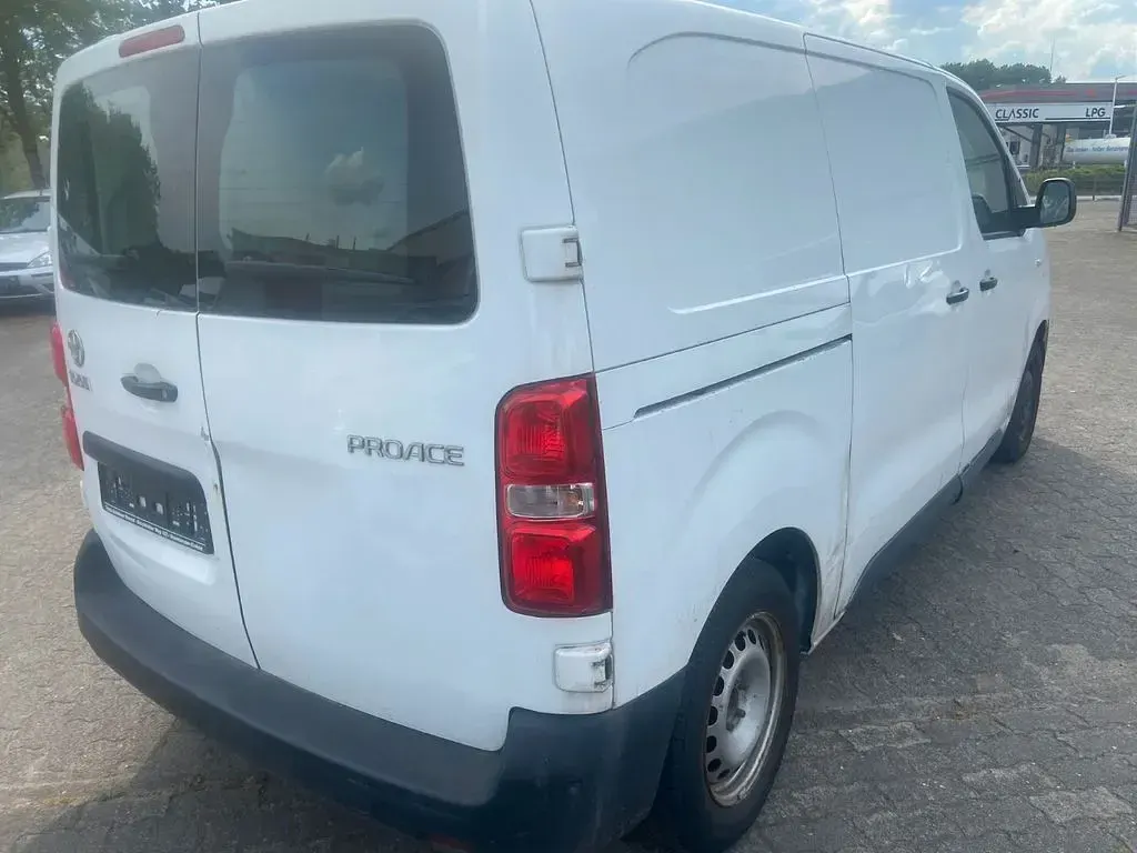 Gebraucht Toyota Proace 120 PS (88 kW) 2019 Weiß Van / Kleinbus