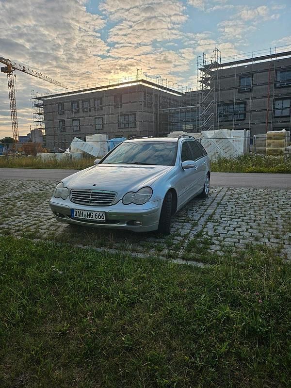 Silber Gebraucht 2004 Mercedes C180 Kombi | 2.800 € (Etwas zu teuer) - Bild 1/3