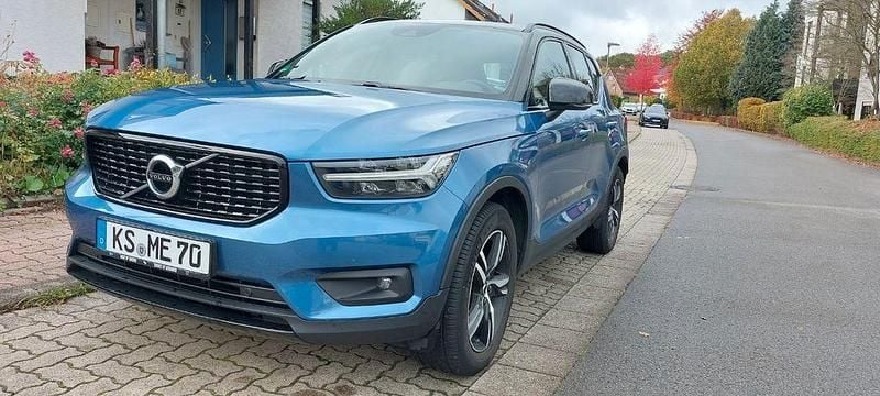 Blau Gebraucht 2019 Volvo XC40 R-Design SUV | 24.700 € (Guter Preis) - Bild 1/4