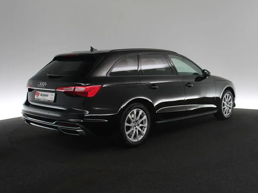 Gebraucht Audi A4 Advanced 150 PS (110 kW) 2022 Schwarz / brillantschwarz Kombi