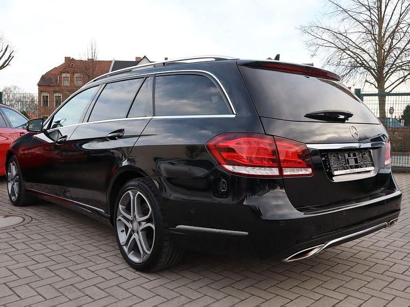 Gebraucht Mercedes E350 Avantgarde 258 PS (189 kW) 2016 Schwarz Limousine