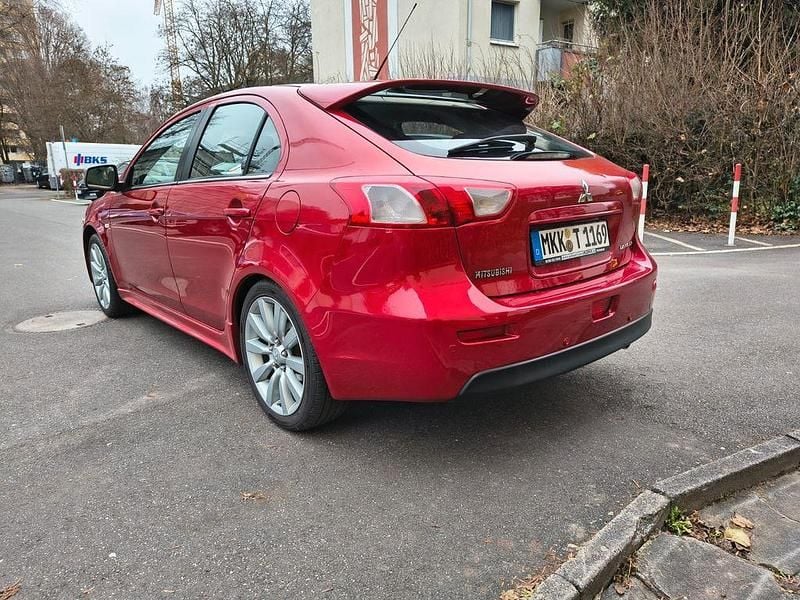 Gebraucht Mitsubishi Lancer 143 PS (105 kW) 2010 Rot Limousine