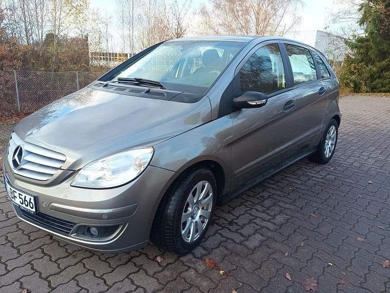Grau Gebraucht 2006 Mercedes B180 Van / Kleinbus | 4.600 € (Etwas zu teuer) - Bild 1/4