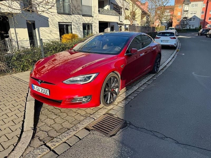 Gebraucht Tesla Model S 567 kW (772 PS) 2016 Rot Kleinwagen