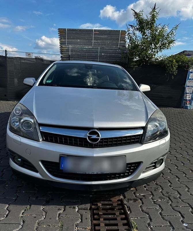 Silber Gebraucht 2009 Opel Astra GTC Innovation Kleinwagen | 2.600 € (Fairer Preis) - Bild 1/4