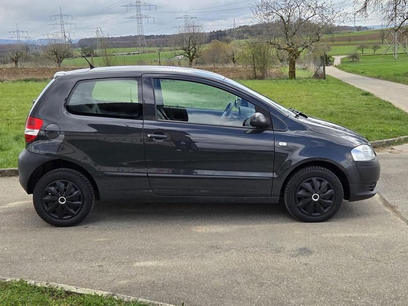 Gebraucht VW Fox 54 PS (39 kW) 2008 Grau Kleinwagen