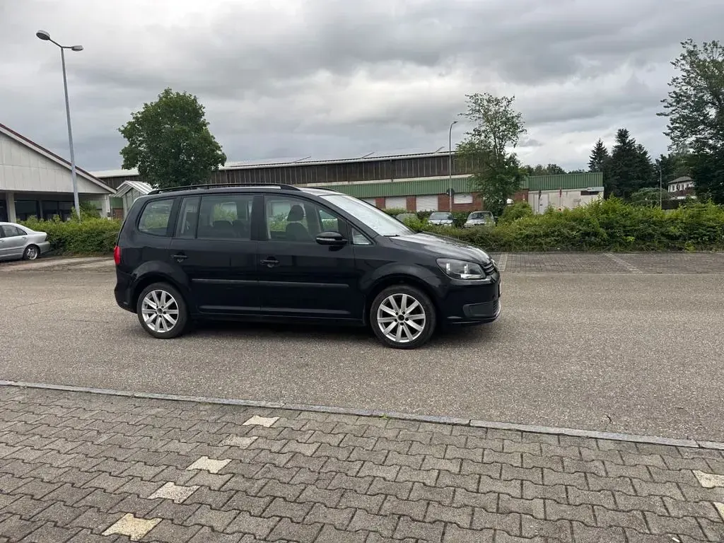 Gebraucht VW Touran Highline 105 PS (77 kW) 2011 Schwarz Van / Kleinbus