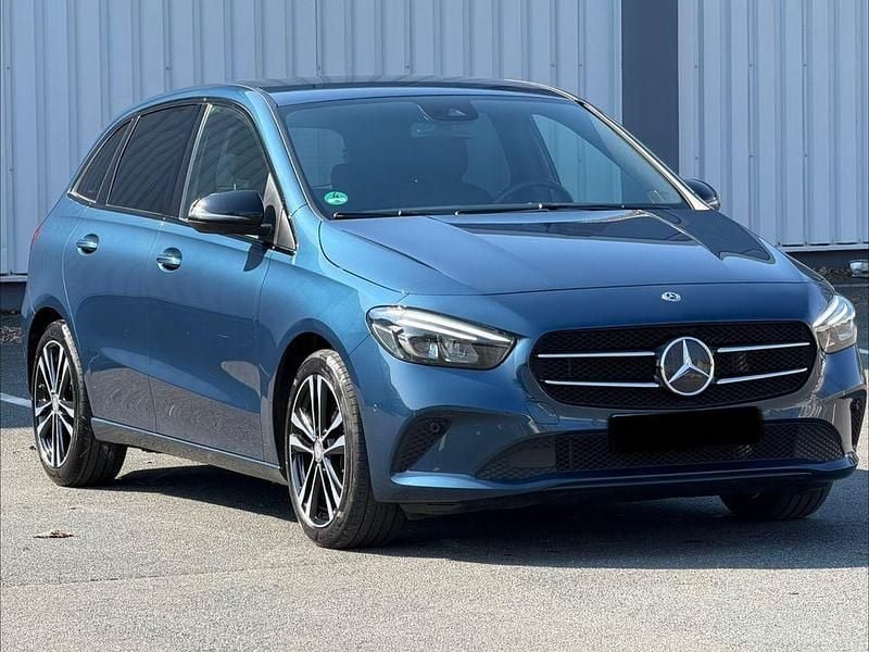 Gebraucht Mercedes B200 Progressive 163 PS (119 kW) 2019 Blau Van / Kleinbus