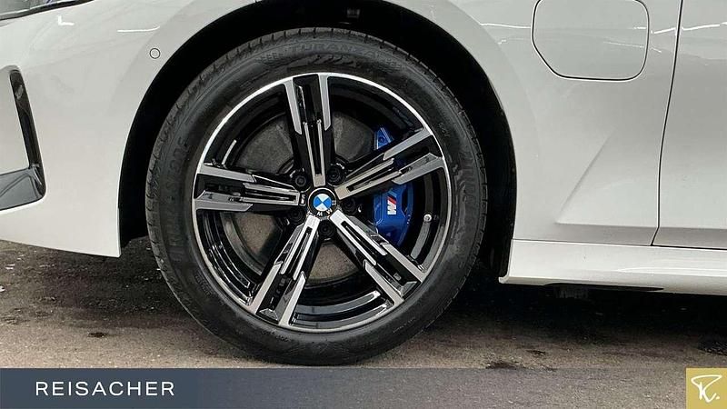 Gebraucht BMW 330e Comfort Edition 292 PS (214 kW) 2025 Alpinweiß uni Kombi