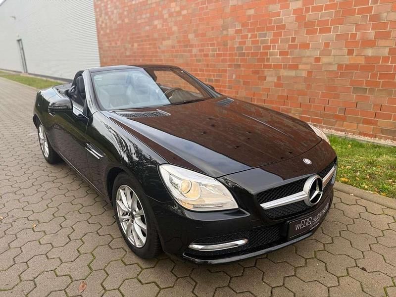 Obsidianschwarz Gebraucht 2011 Mercedes SLK200 Cabrio | 12.490 € (Guter Preis) - Bild 1/4