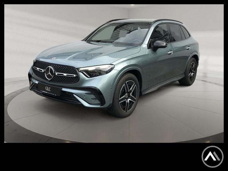 Metalliclack verdesilber Gebraucht 2024 Mercedes GLC220 Night SUV | 59.789 € (Fairer Preis) - Bild 1/4