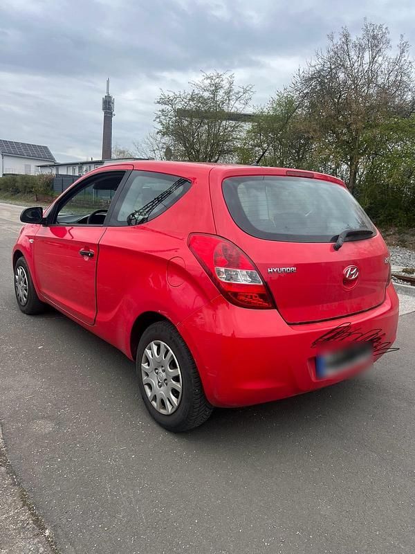 Gebraucht Hyundai i20 75 PS (55 kW) 2009 Rot Kleinwagen