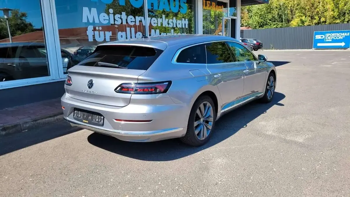 Gebraucht VW Arteon Elegance 150 PS (110 kW) 2023 Pyrit silber Kombi