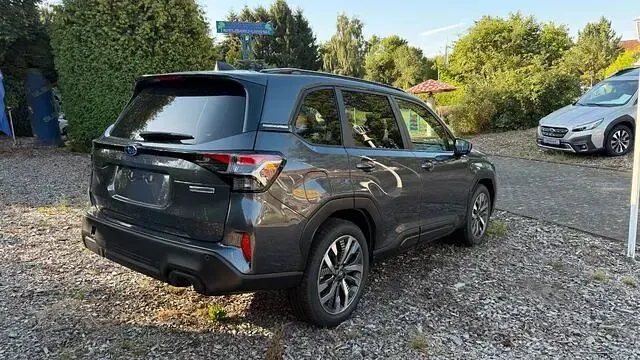 Neu Subaru Forester Platinum 136 PS (100 kW) 2026 Grau SUV