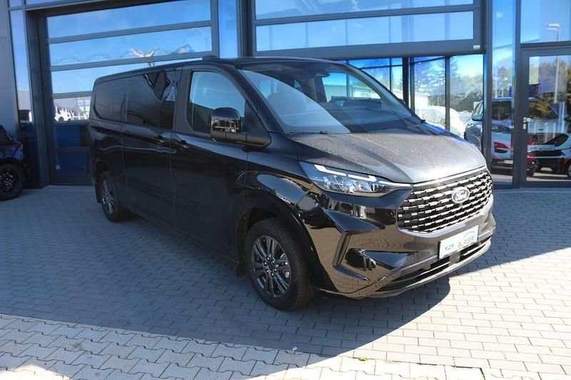Gebraucht Ford Tourneo Titanium 170 PS (125 kW) 2025 Obsidianschwarz metallic Van / Kleinbus