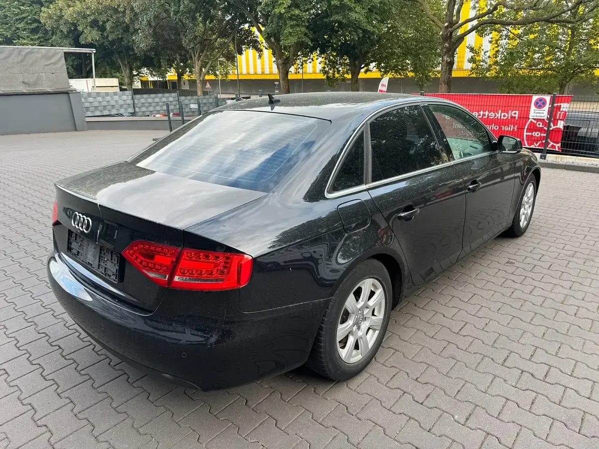 Gebraucht Audi A4 136 PS (100 kW) 2009 Schwarz Limousine