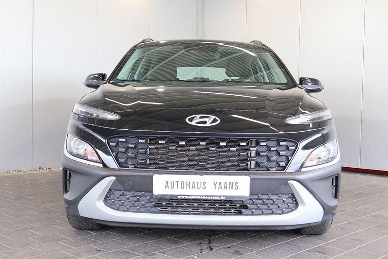 Gebraucht Hyundai Kona Select 120 PS (88 kW) 2022 Schwarz SUV
