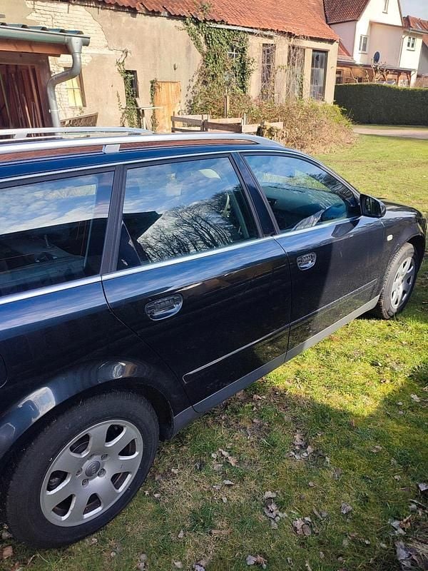 Second-hand Audi A4 130 CP (95 kW) 2003 Negru Break