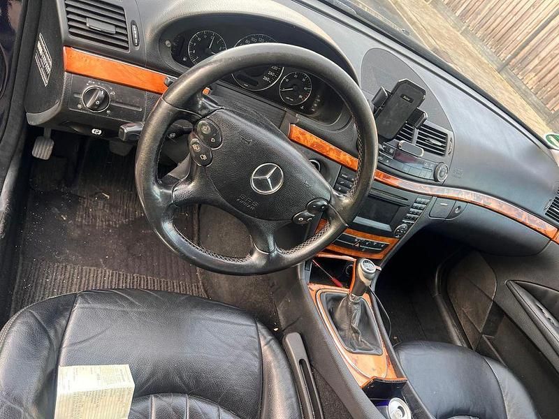 Gebraucht Mercedes E220 Elegance 170 PS (125 kW) 2008 Schwarz Limousine