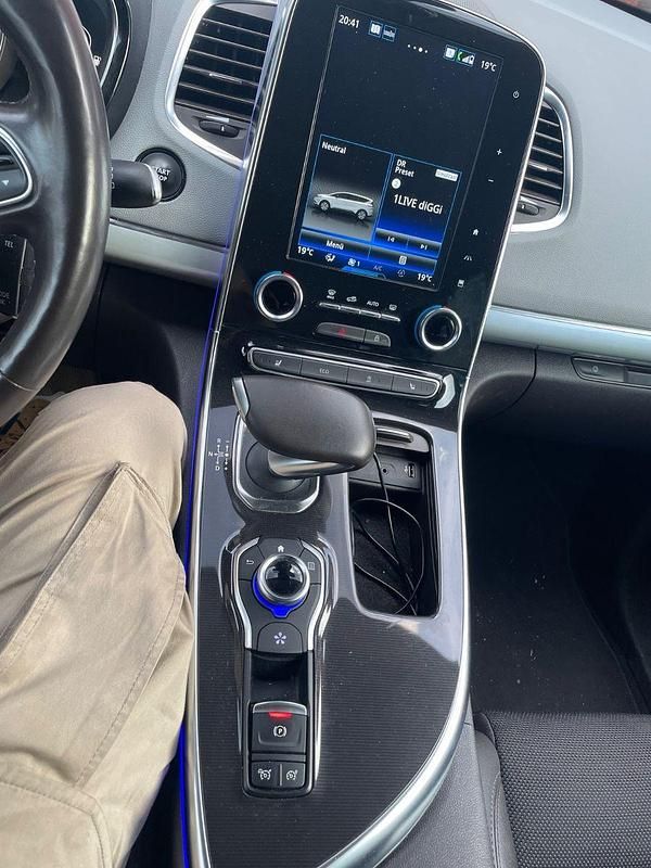 Grau Gebraucht 2019 Renault Espace LIMITED Van / Kleinbus | 20.000 € (Fairer Preis) - Bild 1/4