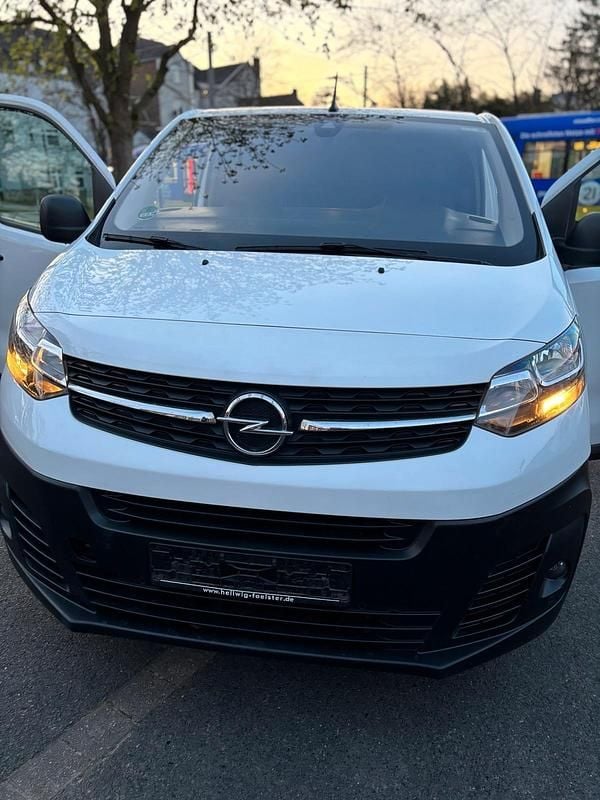 Weiß Gebraucht 2022 Opel Vivaro Van / Kleinbus | 12.500 € (Superpreis) - Bild 1/4