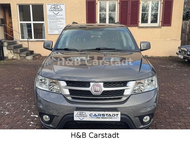Grau Gebraucht 2013 Fiat Freemont Urban SUV | 7.890 € (Fairer Preis) - Bild 1/4