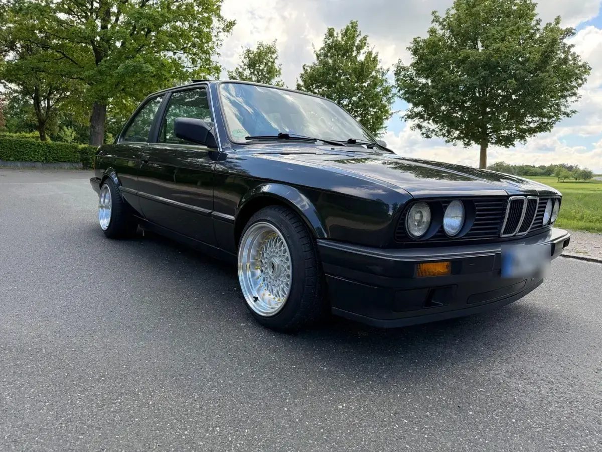 Gebraucht BMW 320 129 PS (94 kW) 1987 Schwarz Coupé