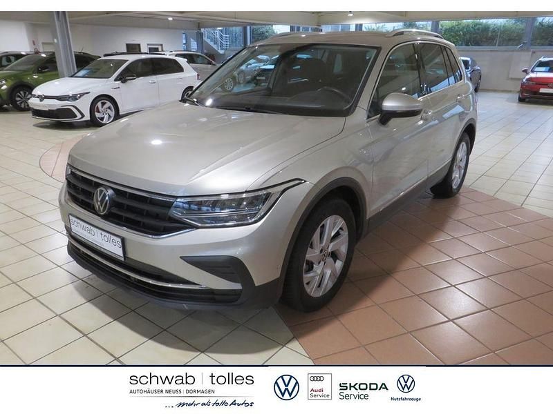 Silber Gebraucht 2023 VW Tiguan Move SUV | 33.745 € (Etwas zu teuer) - Bild 1/4