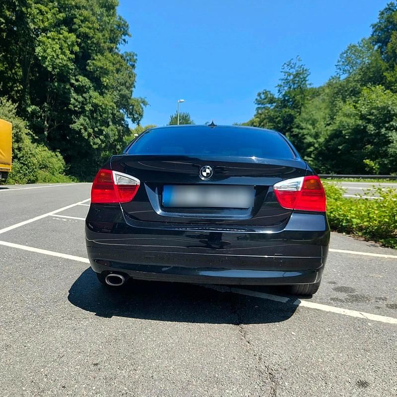 Gebraucht BMW 318 129 PS (94 kW) 2006 Schwarz Limousine