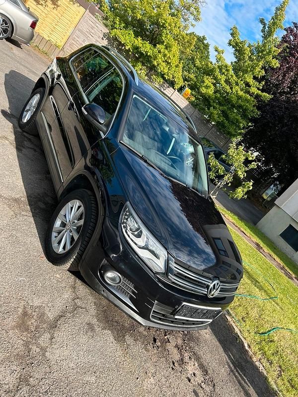 Schwarz Gebraucht 2012 VW Tiguan Sportline SUV | 9.600 € (Fairer Preis) - Bild 1/4