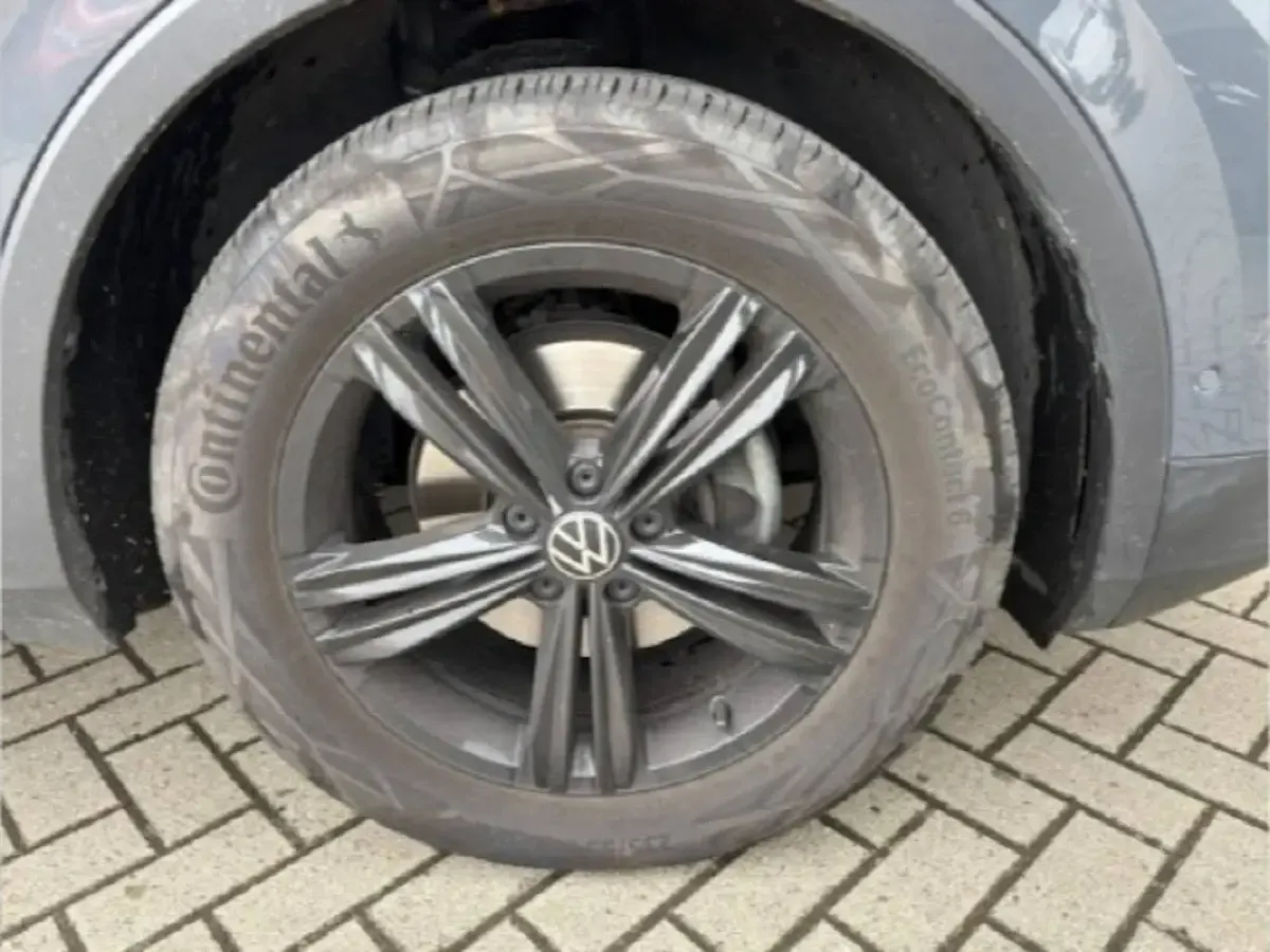 Gebraucht VW Tiguan Sport 150 PS (110 kW) 2022 Grau SUV